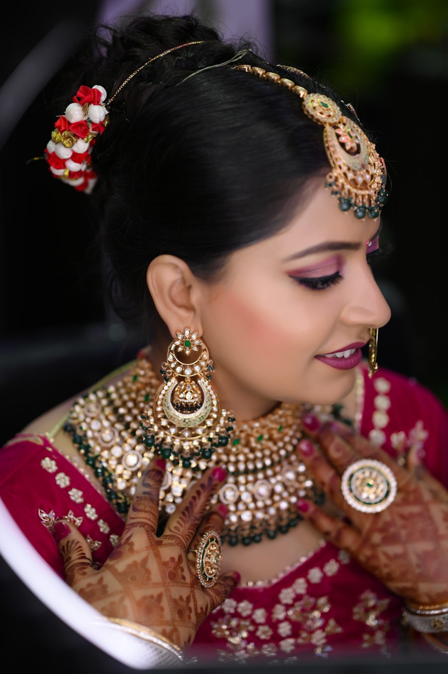 Bride with bridal makeup and mathapatti jewelry